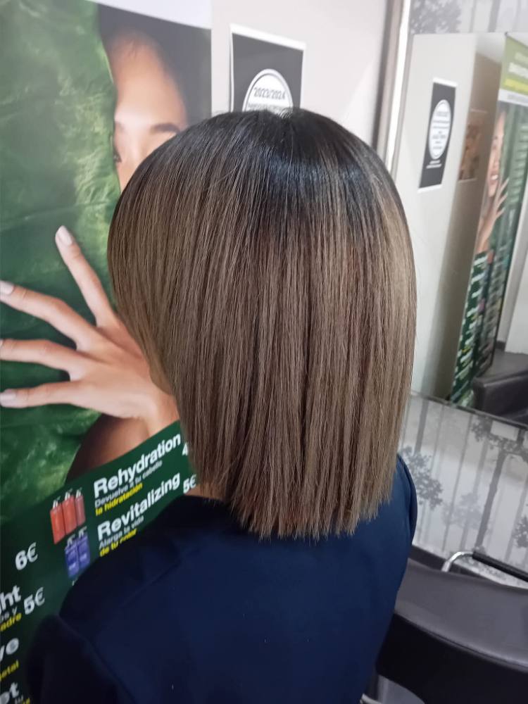 Corte bob con balayage, vista lateral