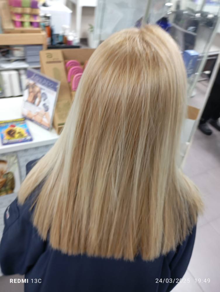 Melena rubia con capas y brillo, trabajo real de J. Galindo Estilistas