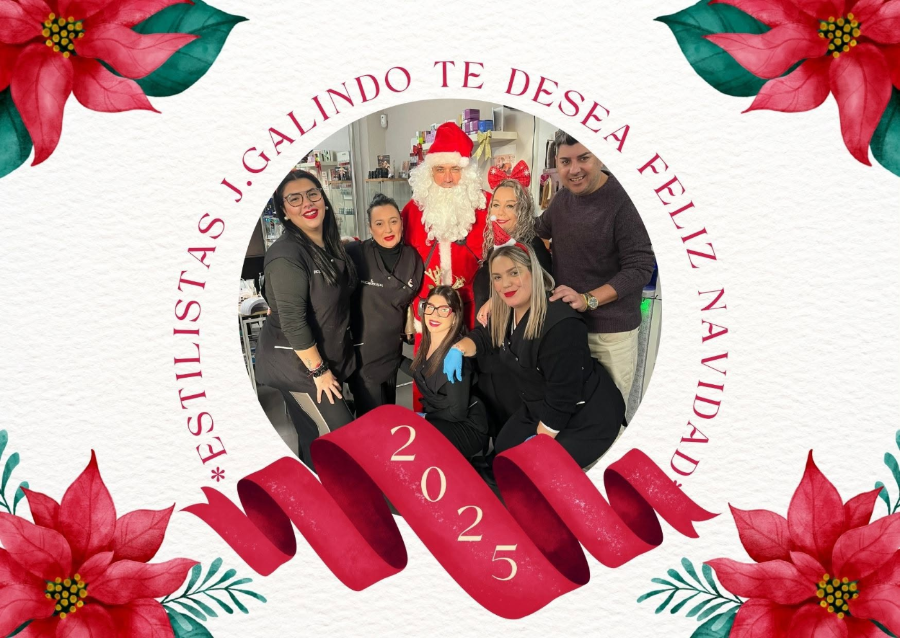 El equipo de J. Galindo Estilistas felicitando la Navidad 2025 junto a Papá Noel