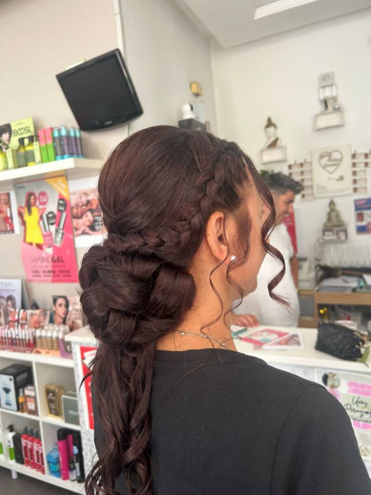 Recogido de novia trenzado con tirabuzones, detalle