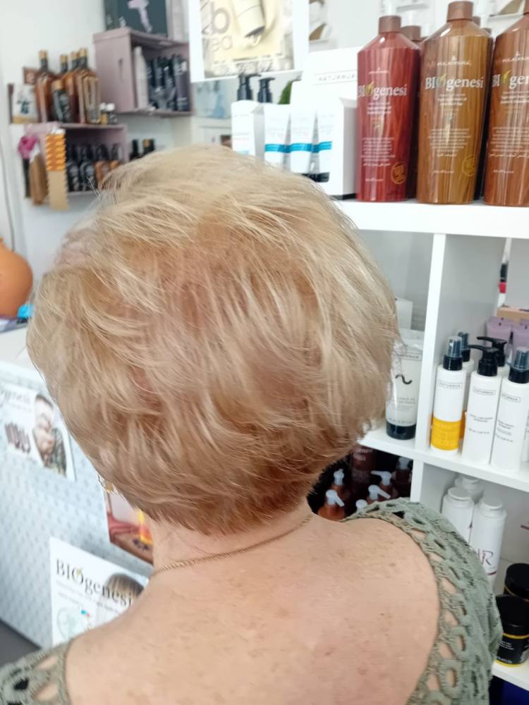 Corte y color en cabello corto realizado en el salón J. Galindo Estilistas Cartagena