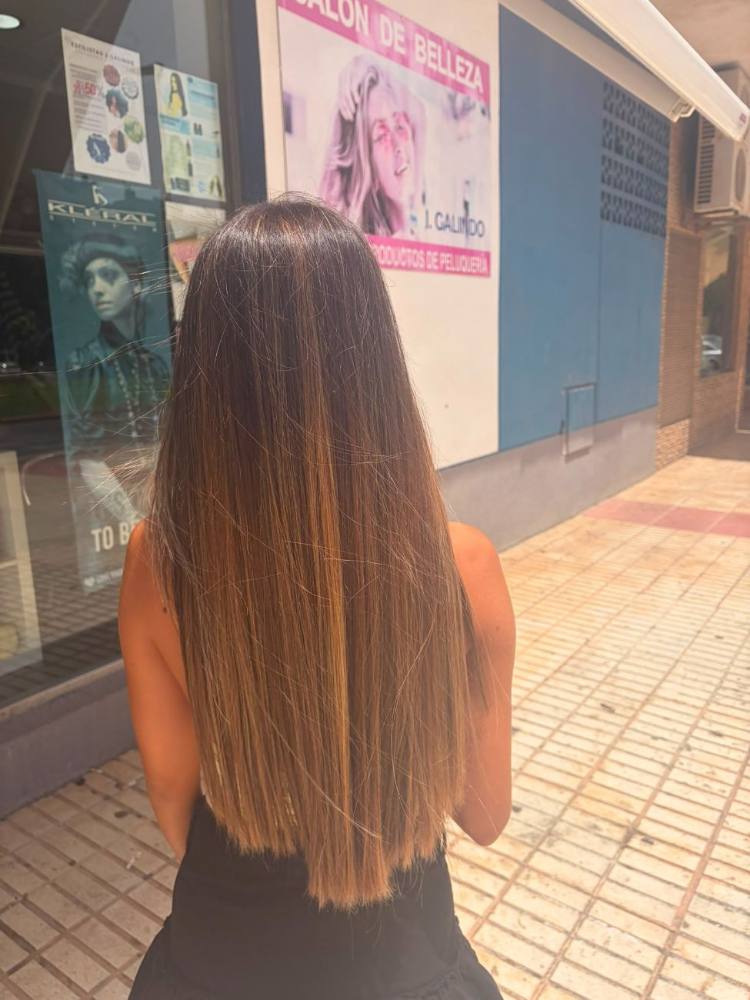 Balayage y mechas en melena larga, salón J. Galindo Estilistas Cartagena